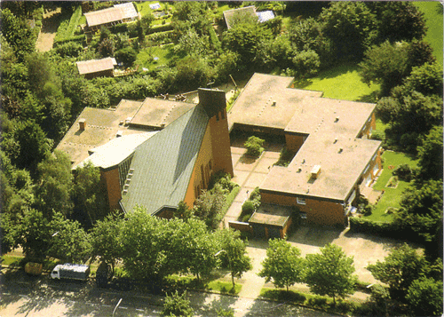 Luftbild der Kirche.